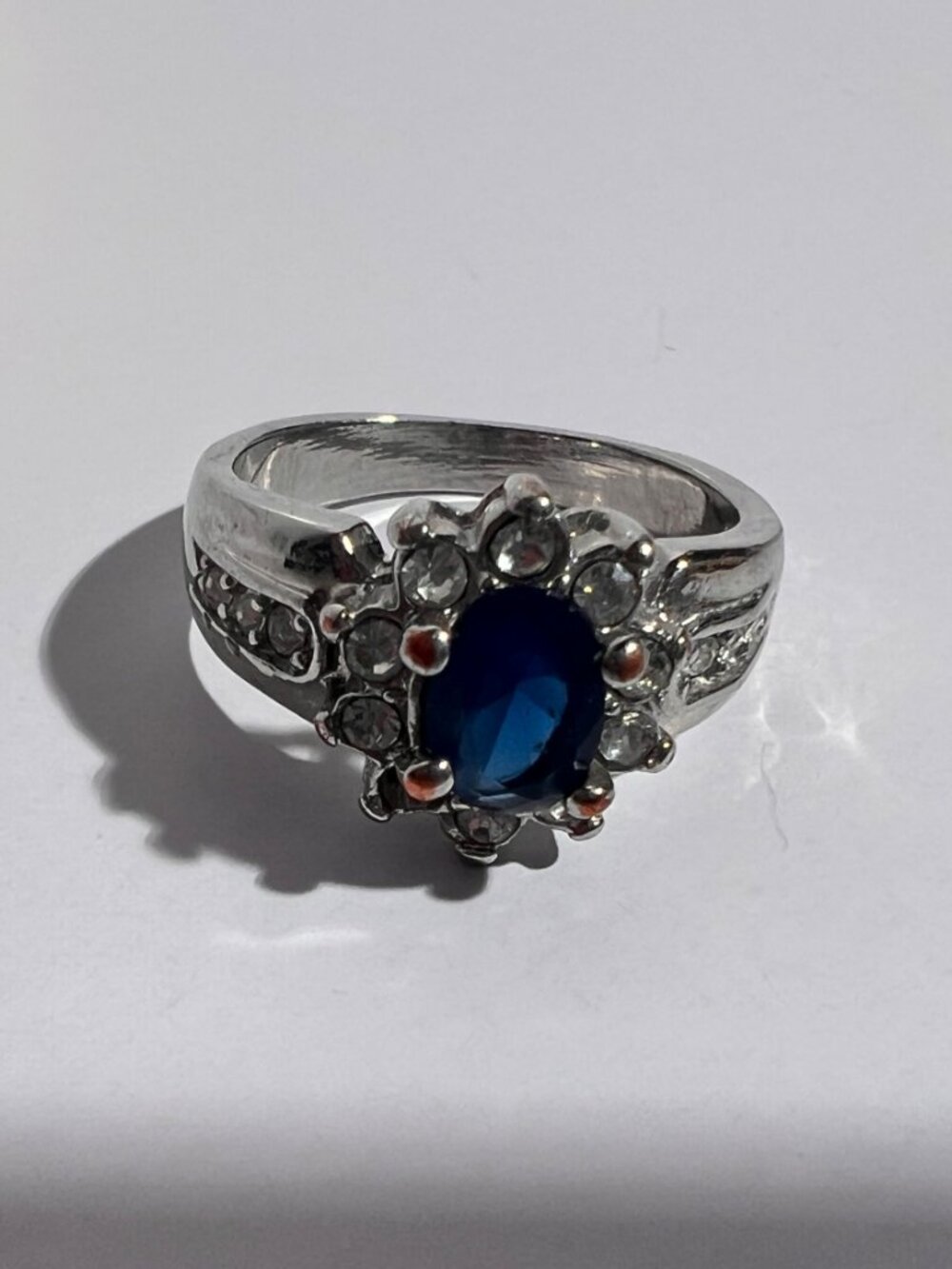 Vintage Style Faux Sapphire & Rhinestone Halo Statement Ring - Size 6.5 - Picture 3 of 9